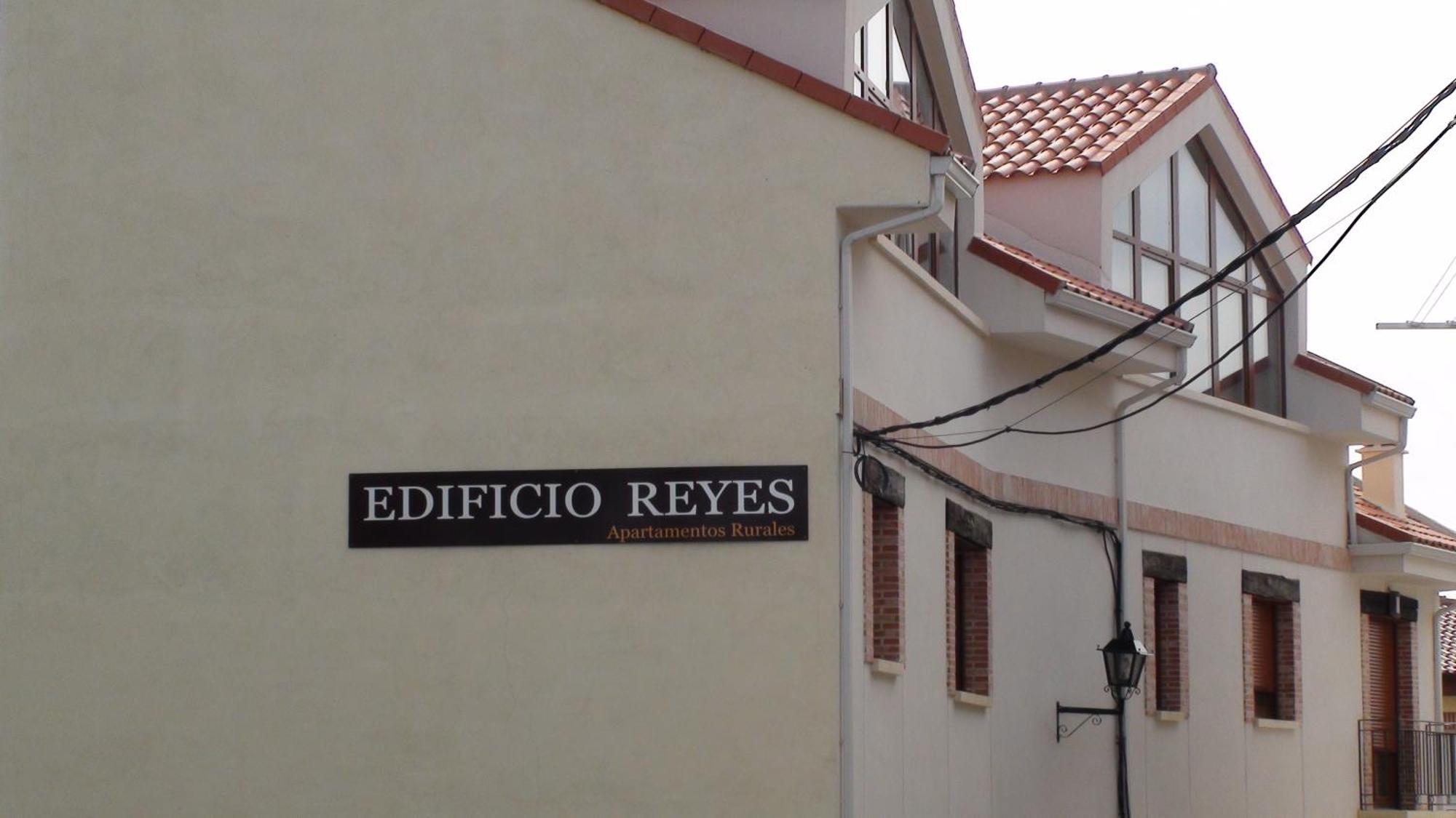 Apartament Edificio Reyes La Adrada Zewnętrze zdjęcie